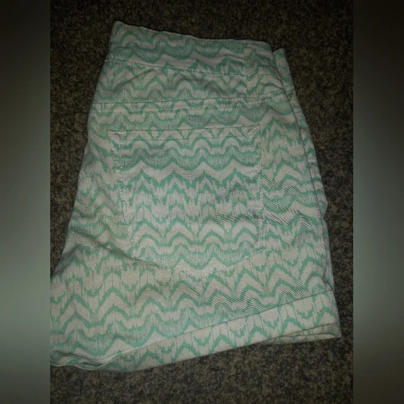 Gap Teal Chevron Stripe Shorts - Picture 4 of 5